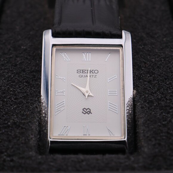 Vintage Seiko Slim Quartz Gentlemen's Wrist Watch  - FREE SHIPPING - Picture 8 of 13